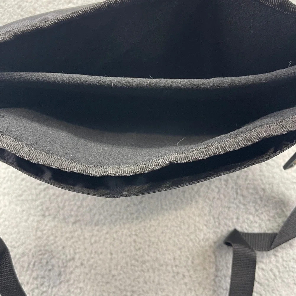 Targus TSM148US TSM148-50 CityGear Mini‎ Messenger Bag Compact tech shoulder bag